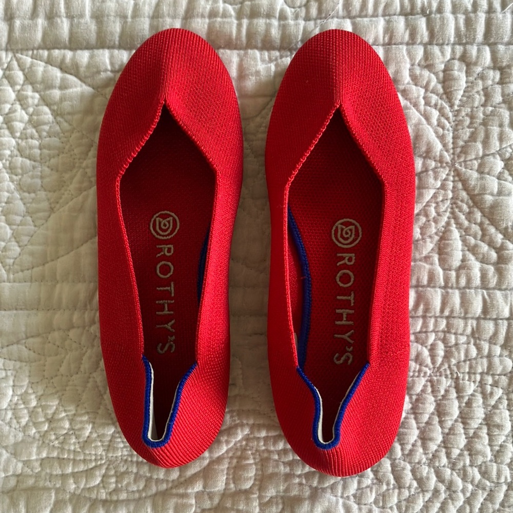 Rothy’s red ballet slipper she size 6. New without tags. No sign of wear.